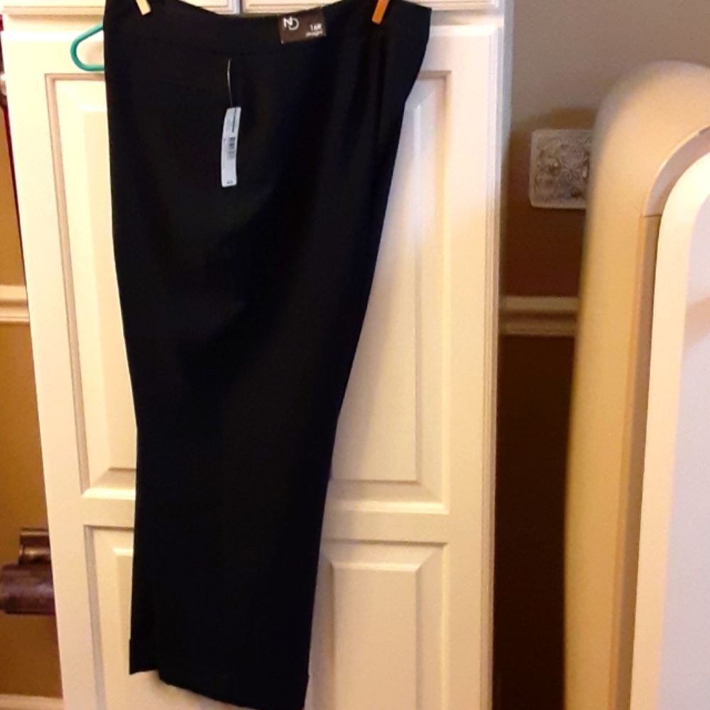 New Directions navy woven stretch cuffed straight leg pants 16 NEW with Tags…